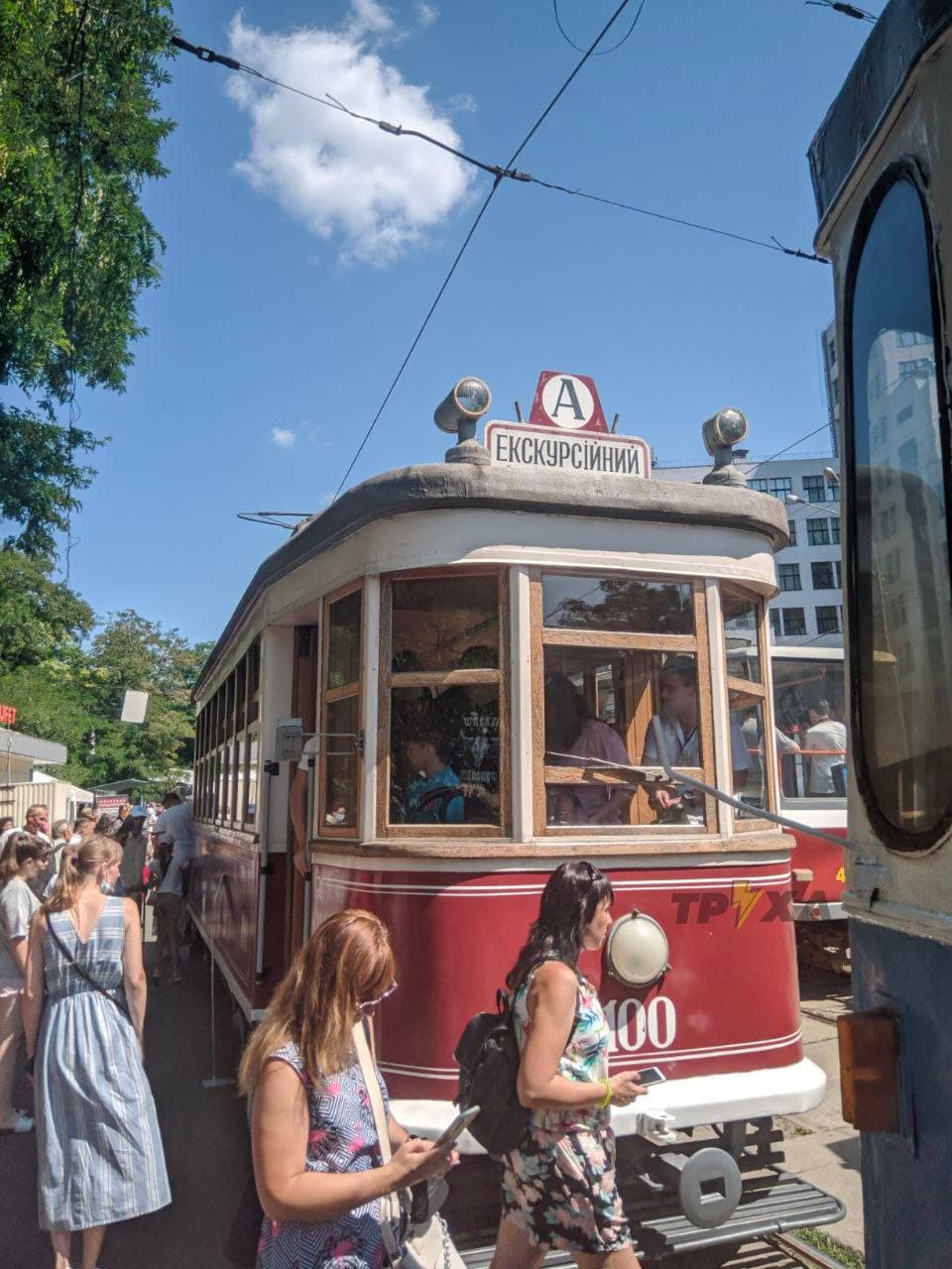 Смотри фото: в Харькове проходит парад трамваев фото 7 6