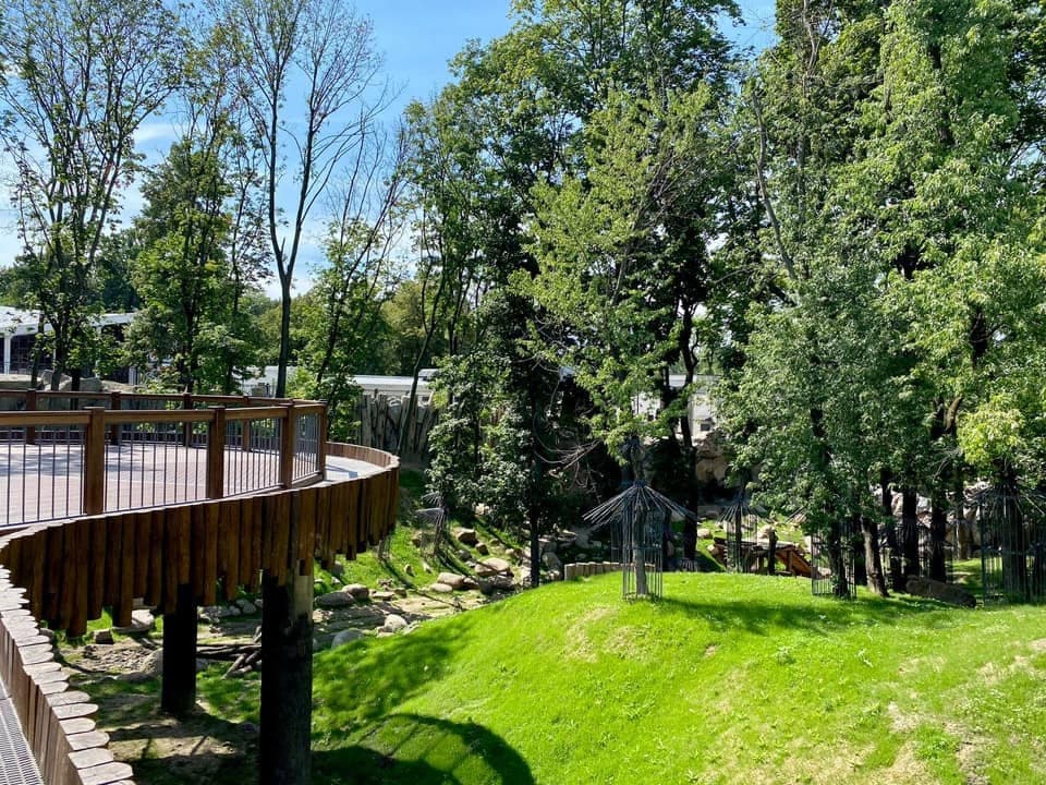 Бассейн с водопадом, качели для медведей: как выглядит зоопарк в Харькове за две недели до открытия фото 1