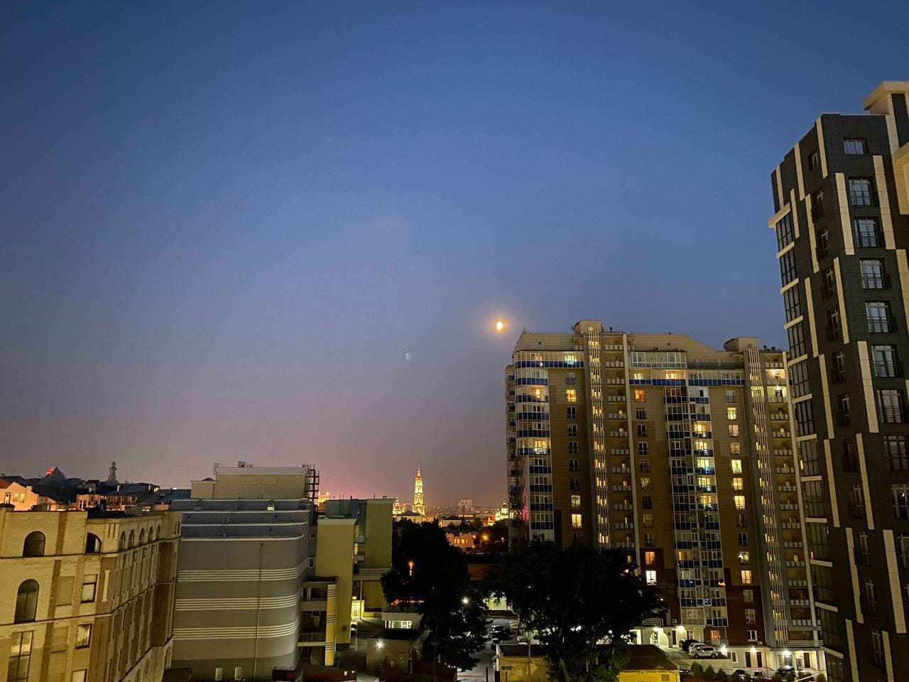 С почасовым тарифом: в саду Шевченко заработал многоуровневый паркинг фото 2 1