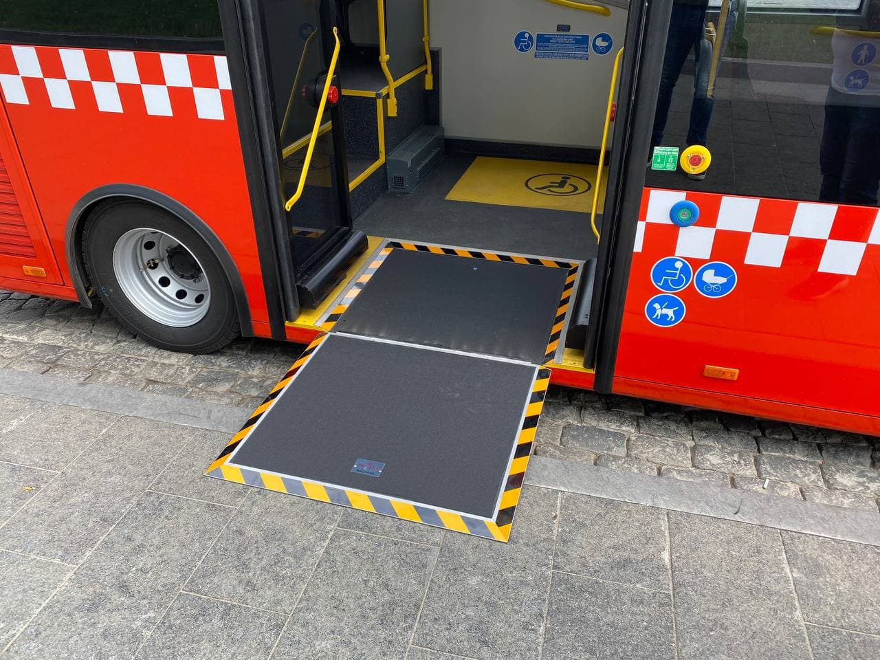 С оплатой по E-ticket и "карте харьковчанина": на какие маршруты вышла первая партия городских автобусов фото 3 2