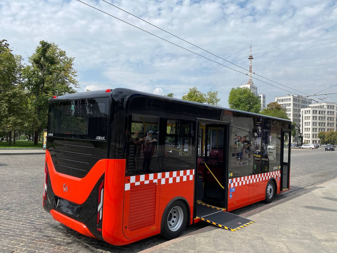 С оплатой по E-ticket и "карте харьковчанина": на какие маршруты вышла первая партия городских автобусов фото 2 1