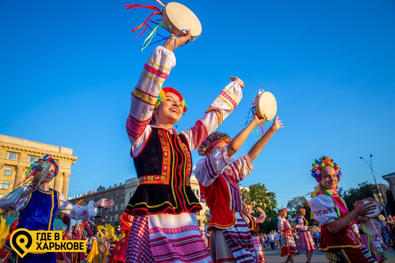 Карнавал, выступление KAZKA и фейерверк: как в Харькове отпраздновали День знаний (фото, видео) фото 5 4