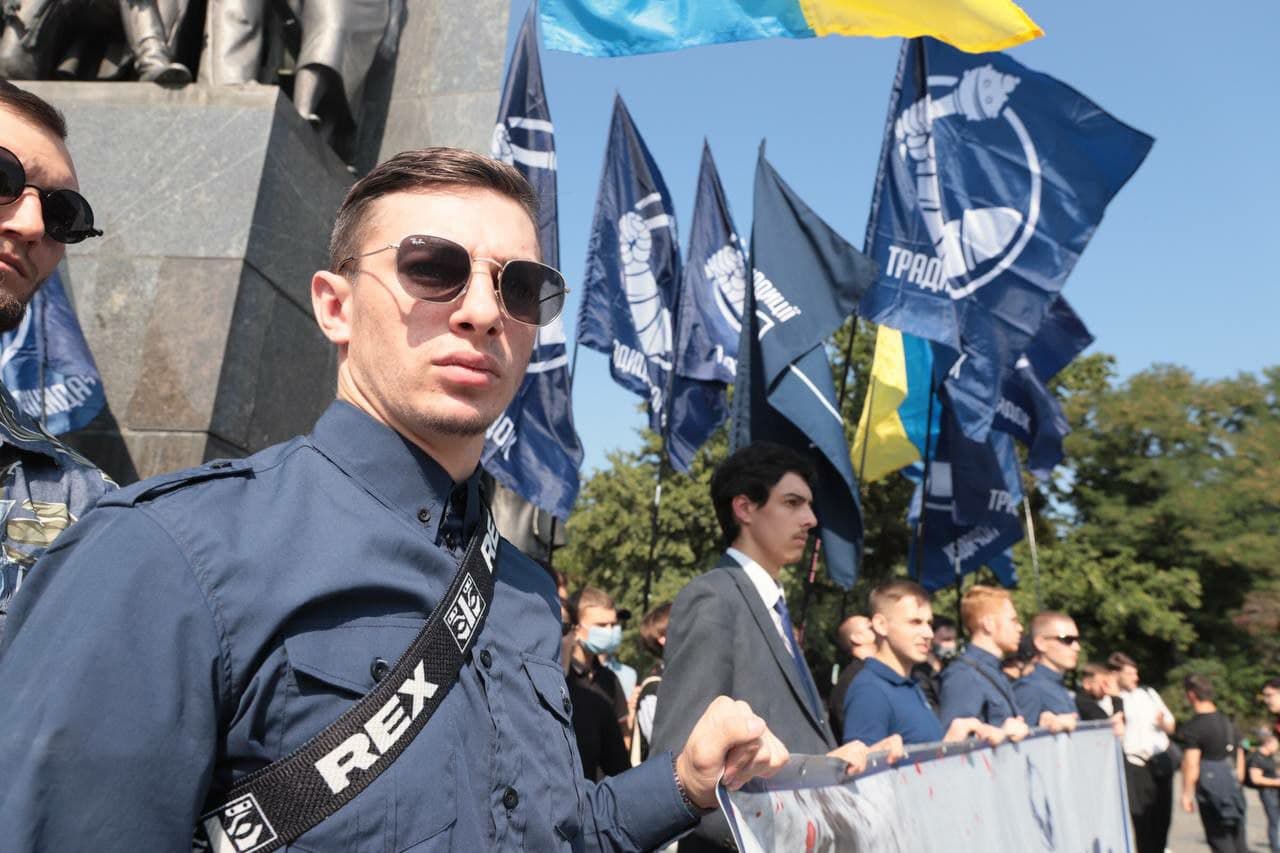 Видеофакт: возле памятника Шевченко проходит перформанс "в защиту традиционных ценностей" фото 4 3