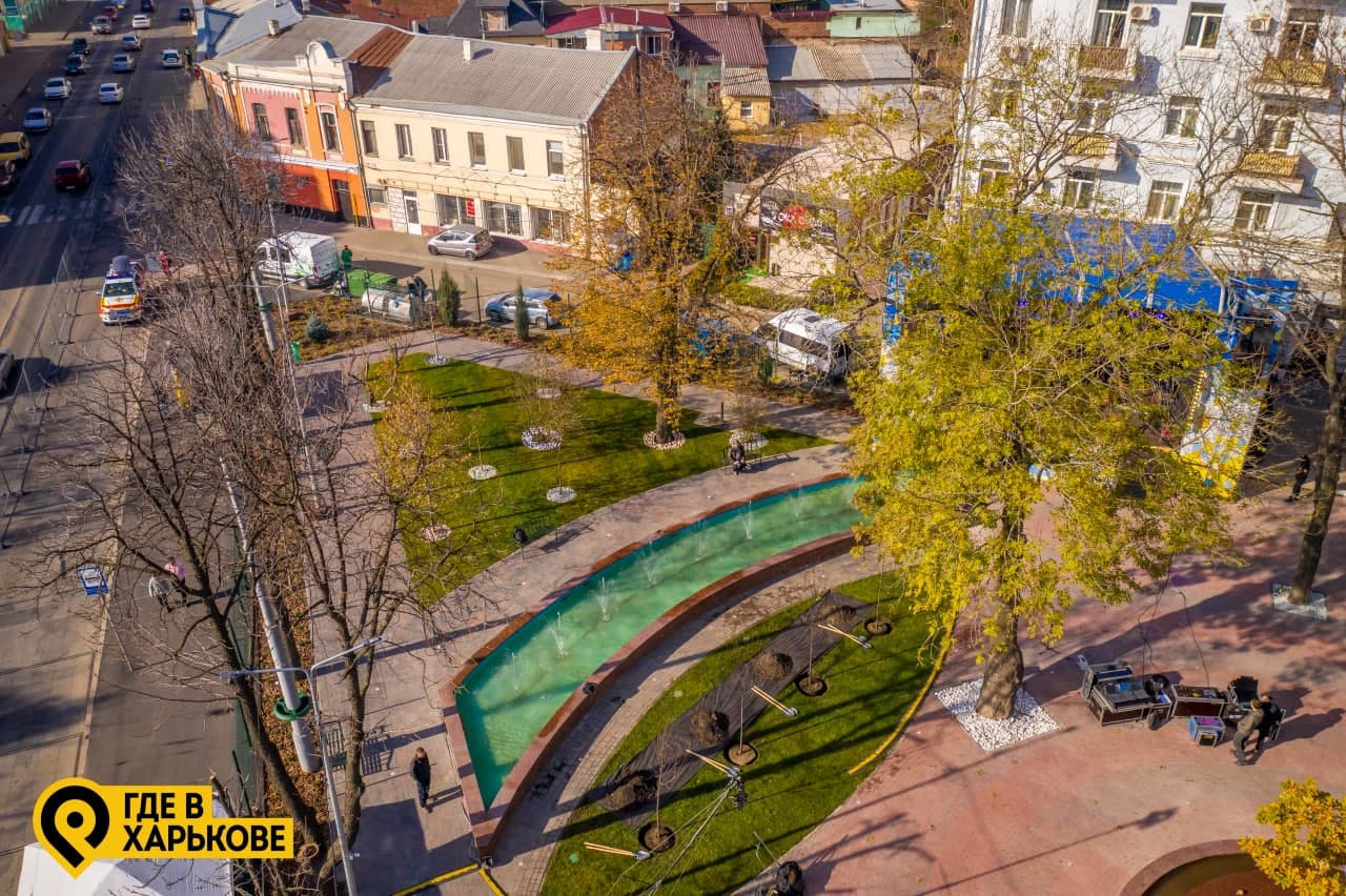 Фонтаны и памятник с дополненной реальностью: в Харькове открыли сквер Мыслителей фото 4 3
