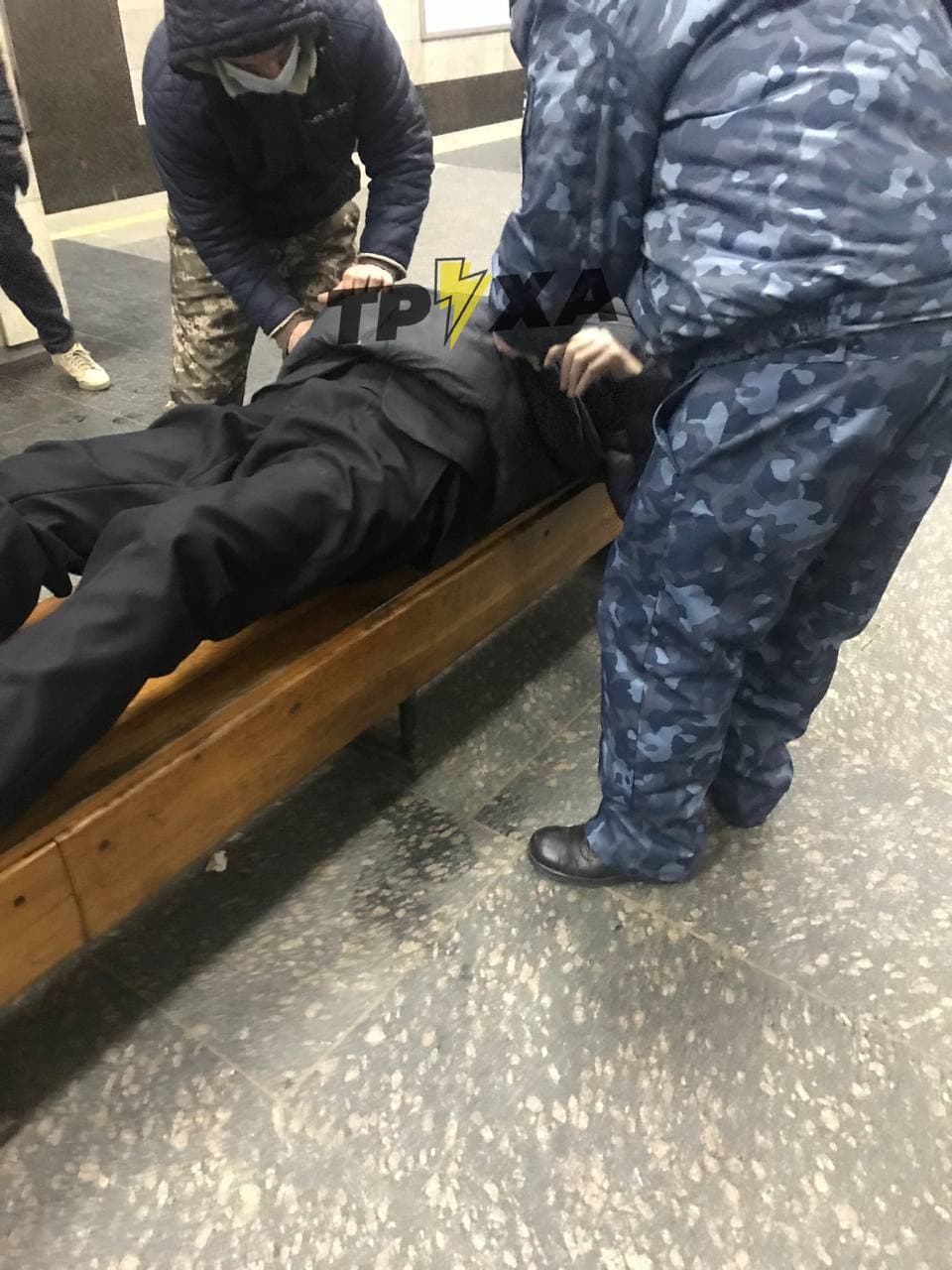 В Харькове мужчина умер в вагоне метро (фото) фото 1