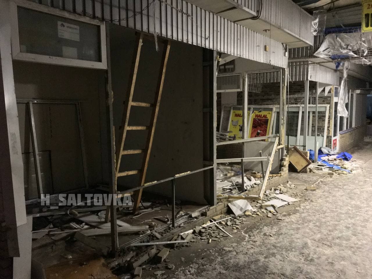 На "Барабашово" снесли несколько магазинов.