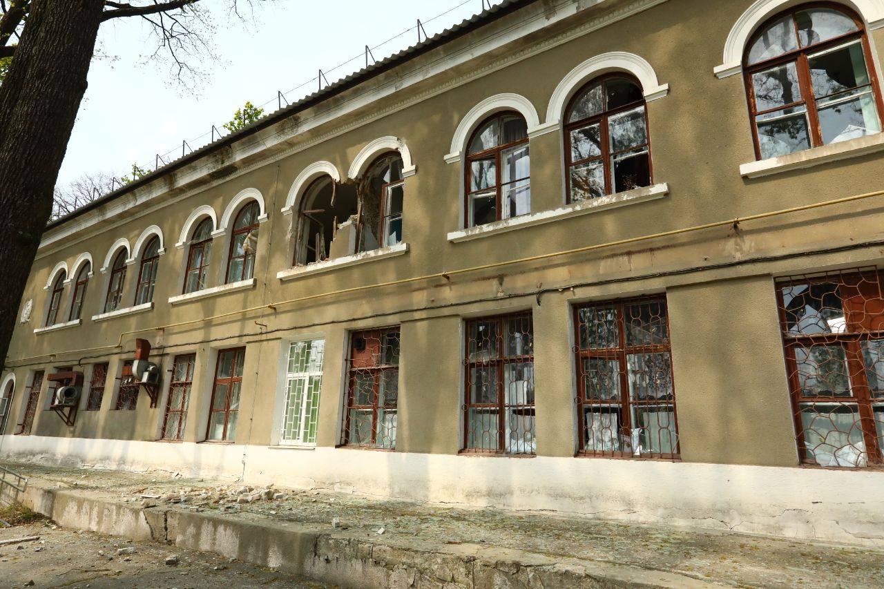 Як виглядає онкоцентр у Харкові після російських обстрілів.