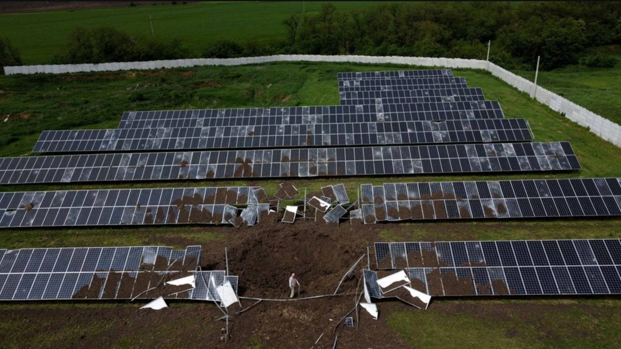 У Мерефі росіяни знищили електропідстанцію, яка працювала на сонячних батареях.