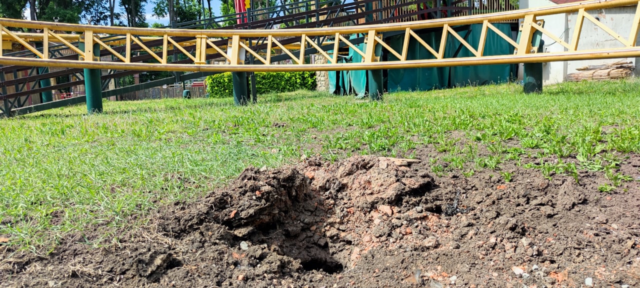 Из-за российского обстрела в харьковском парке Горького повреждены 