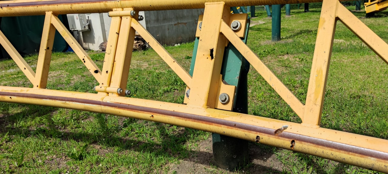 Из-за российского обстрела в харьковском парке Горького повреждены 