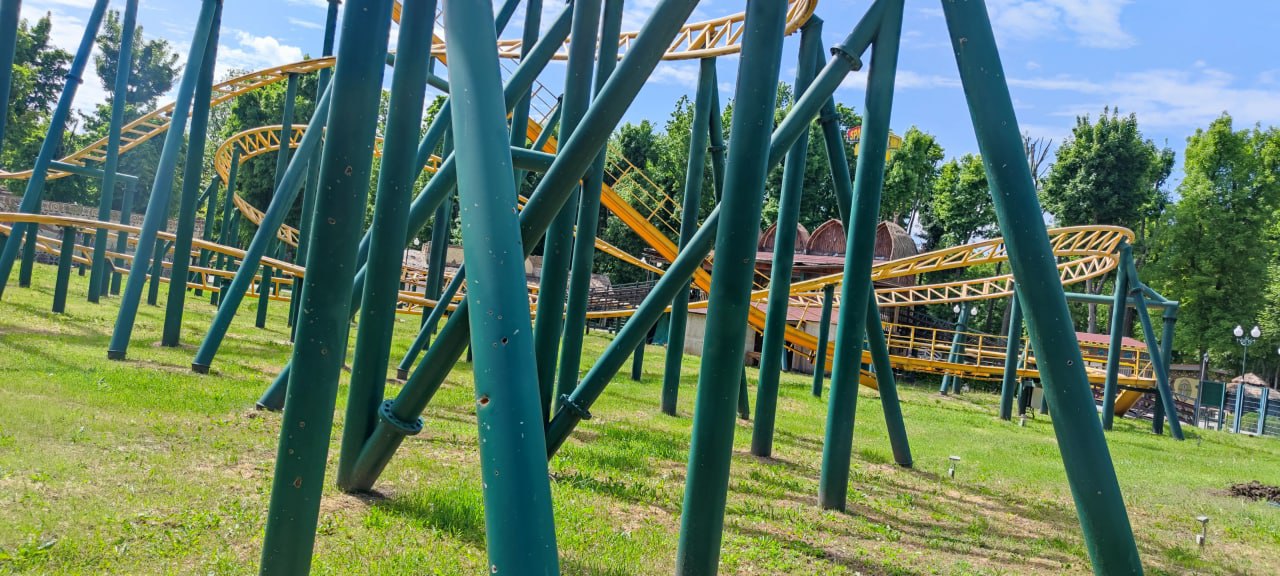 Из-за российского обстрела в харьковском парке Горького повреждены 