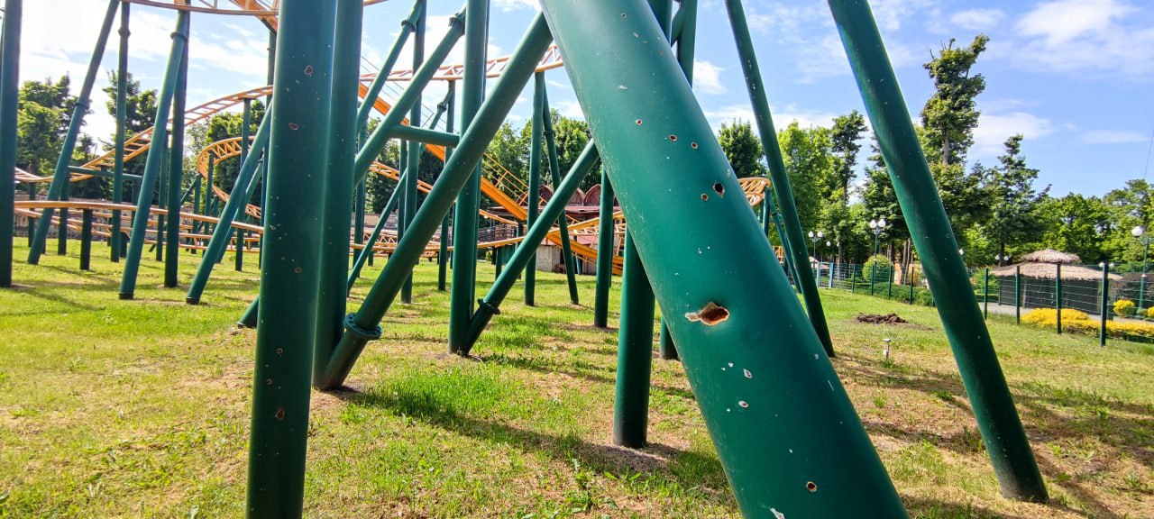 Из-за российского обстрела в харьковском парке Горького повреждены 