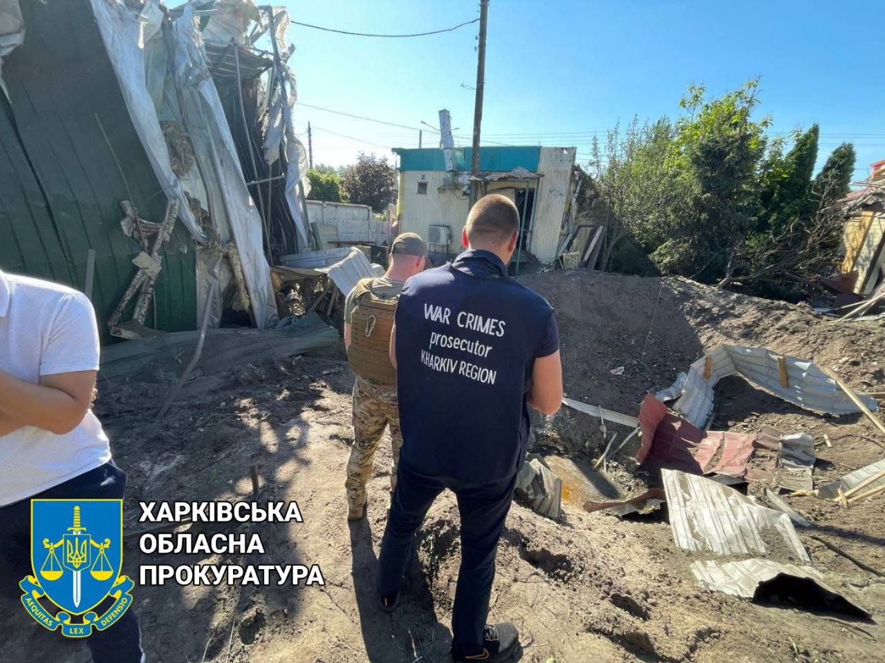 Ракетный удар по Харькову: повреждены дома, детский сад, швейный цех, кафе и магазин.