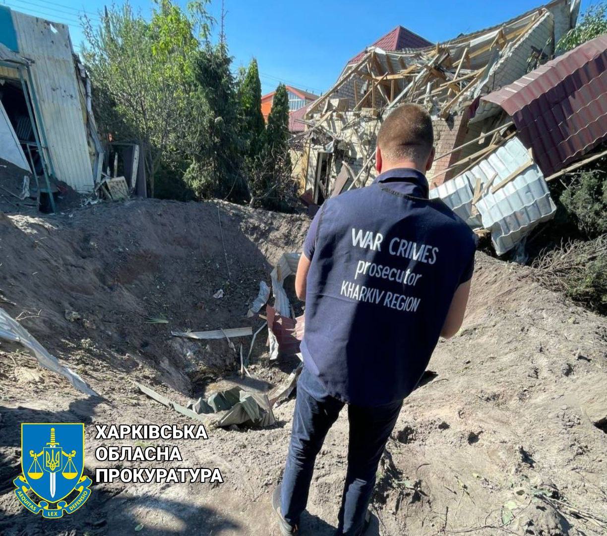 Ракетный удар по Харькову: повреждены дома, детский сад, швейный цех, кафе и магазин.