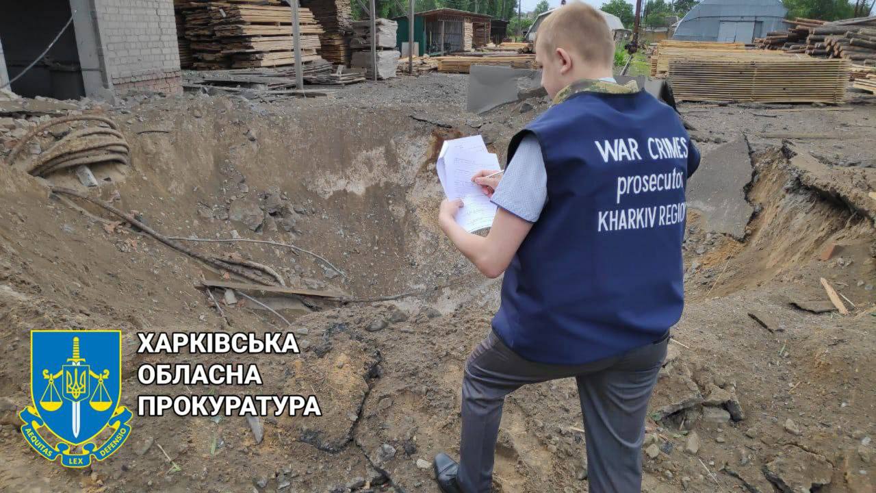 Росіяни вночі вдарили ракетою по підприємству у Харкові.