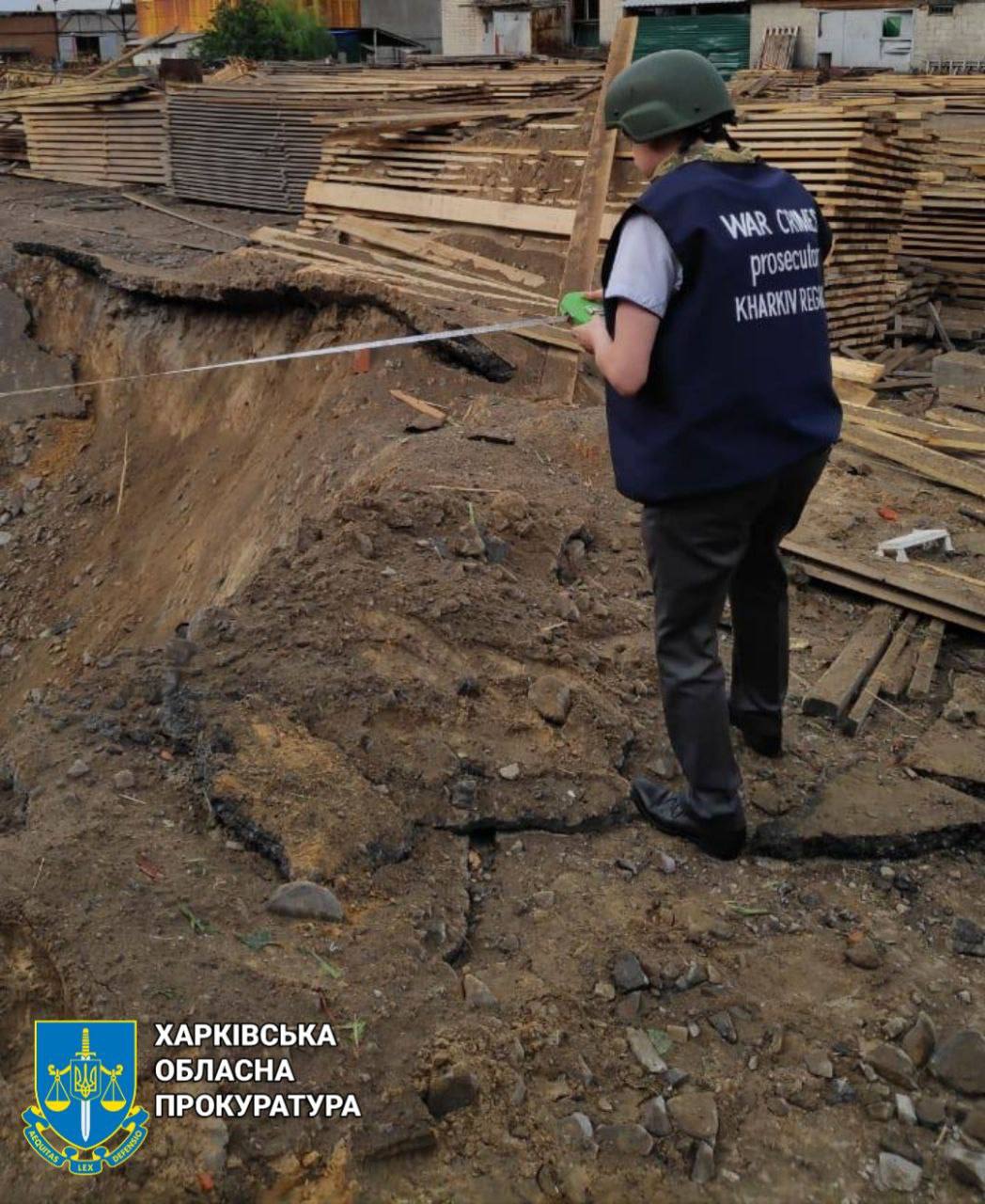 Росіяни вночі вдарили ракетою по підприємству у Харкові.