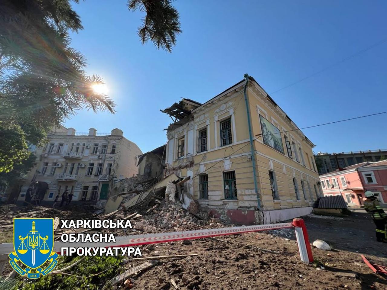 Появились фото последствий ракетных обстрелов Новобаварского и Слободского районов Харькова.