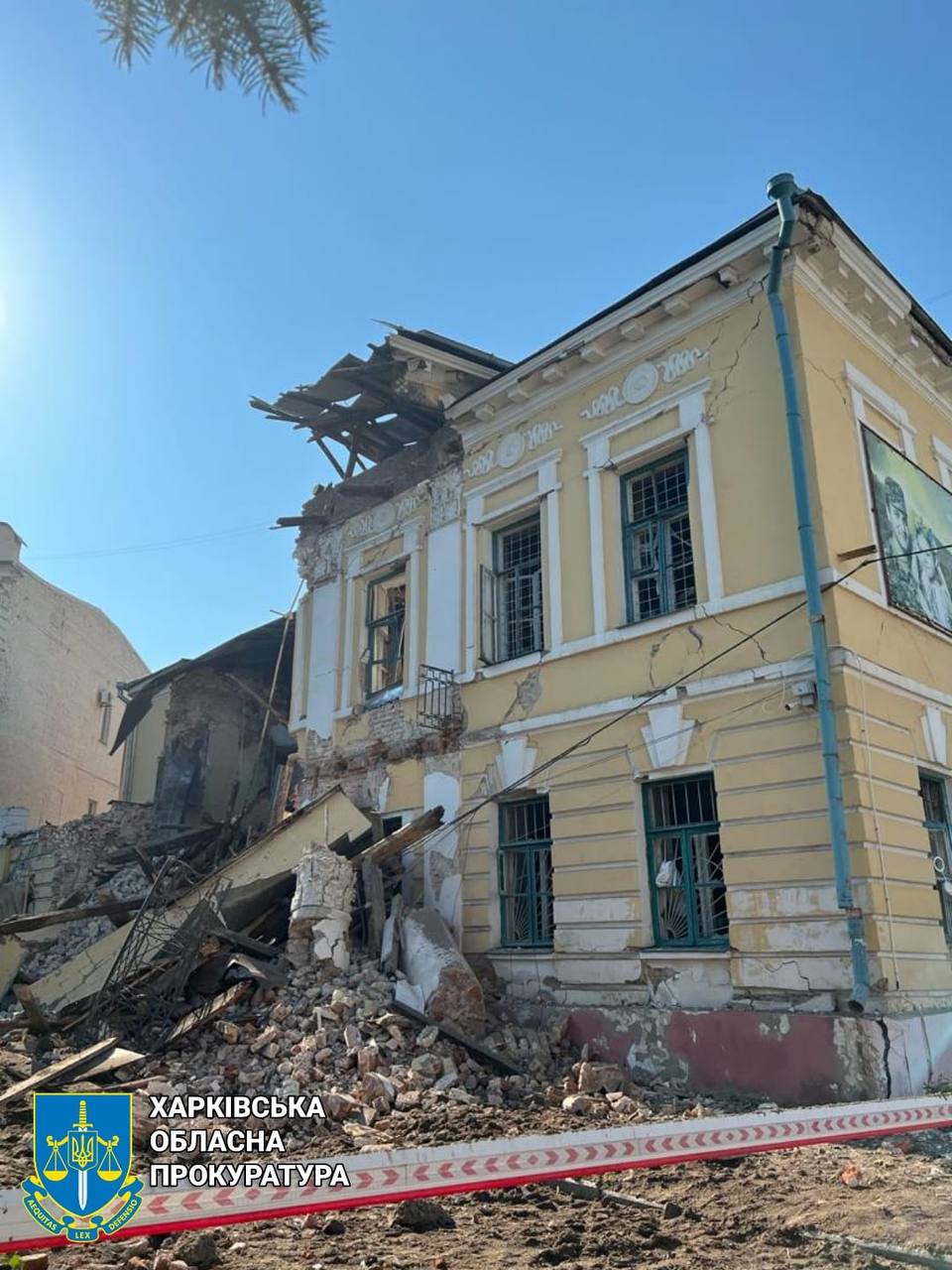 Появились фото последствий ракетных обстрелов Новобаварского и Слободского районов Харькова.