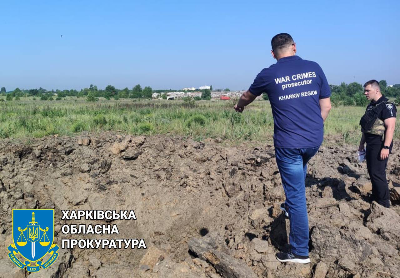 Появились фото последствий ракетных обстрелов Новобаварского и Слободского районов Харькова.