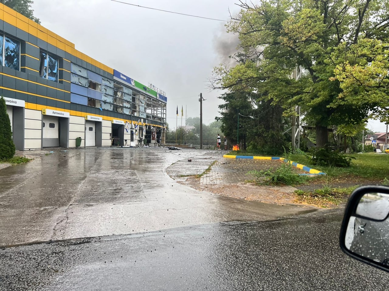 Появились фото последствий обстрела Харькова из РСЗО 11 июля.