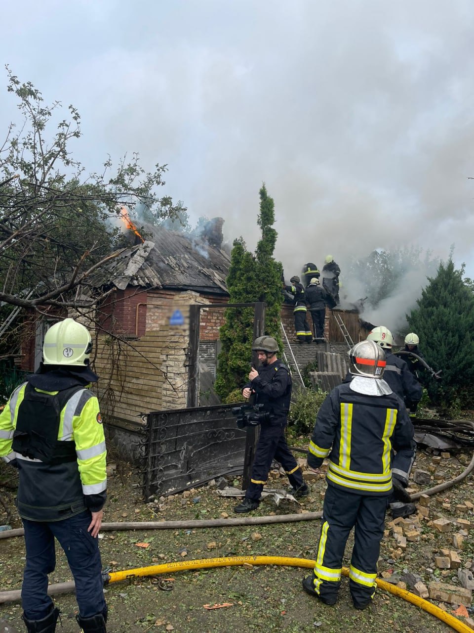 Появились фото последствий обстрела Харькова из РСЗО 11 июля.