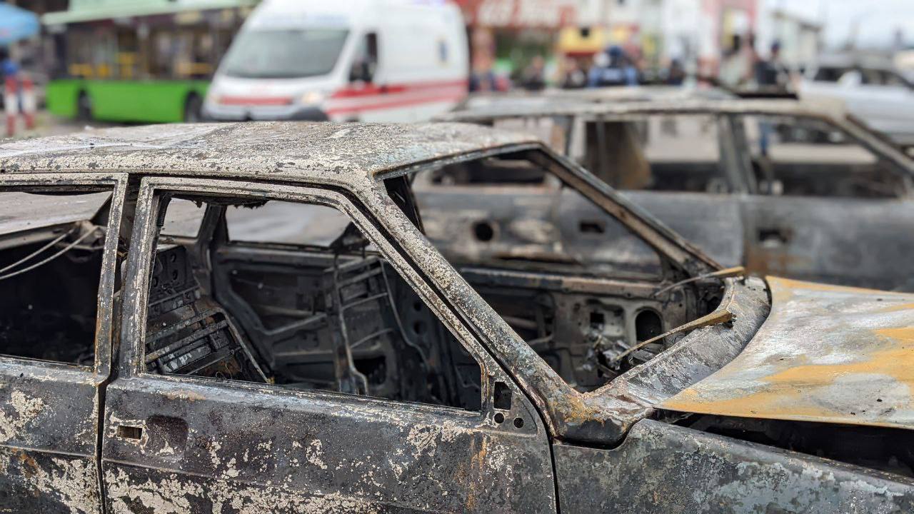 З'явилися фото та відео з місця ранкового обстрілу Харкова.