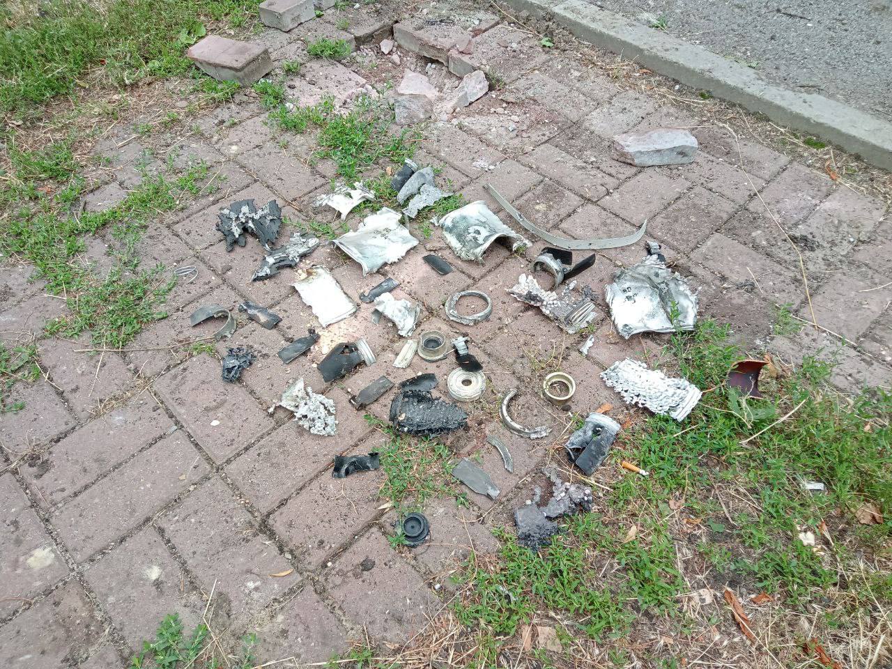 З'явилися фото та відео з місця ранкового обстрілу Харкова.