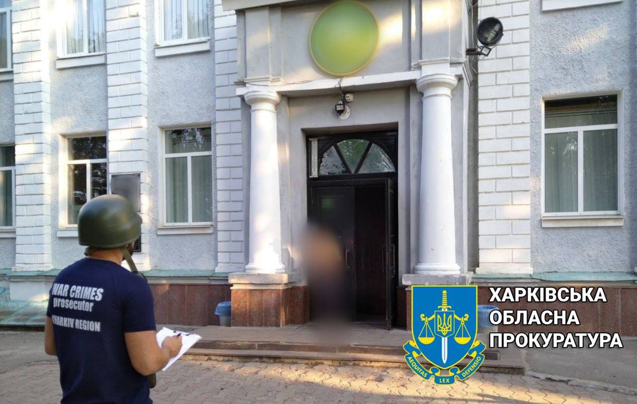 Россияне разрушили здание лесного колледжа под Харьковом.