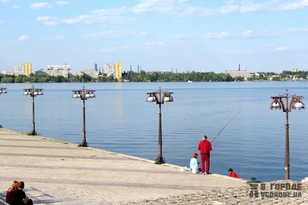 Достопримечательности Днепра: набережная. Фото: Vgorode