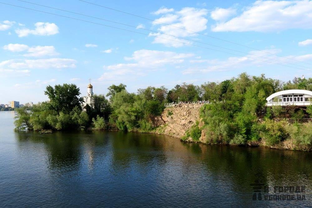 Достопримечательности Днепра: Монастырский остров. Фото: Vgorode