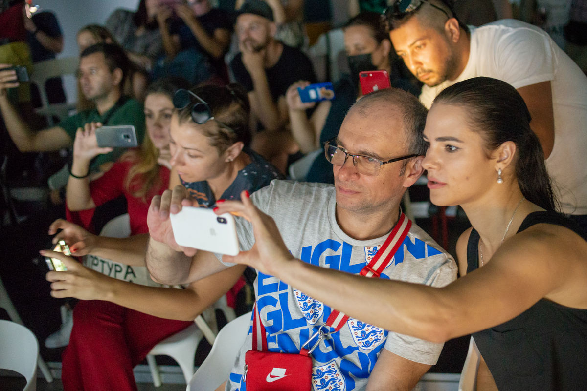 Что-то новенькое: в Харькове презентовали ALTstage — технологию создания виртуального театра на клавиатуре ноутбука фото 10 9