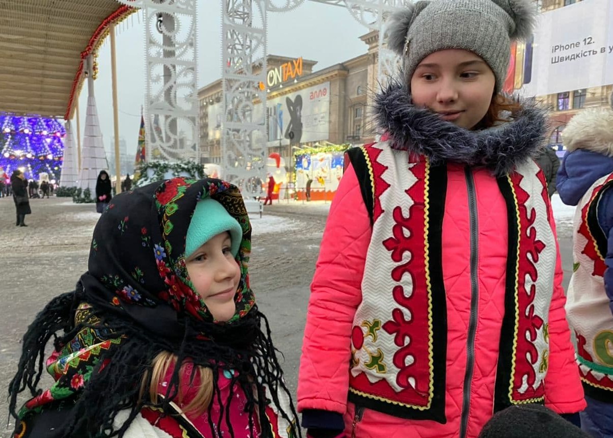 Передача Вифлеемского огня и пение колядки: в Харькове открылся "Вертеп-фест 2021" фото 1