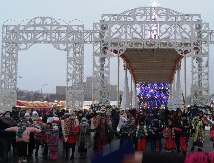 Передача Вифлеемского огня и пение колядки: в Харькове открылся "Вертеп-фест 2021" фото 5 4