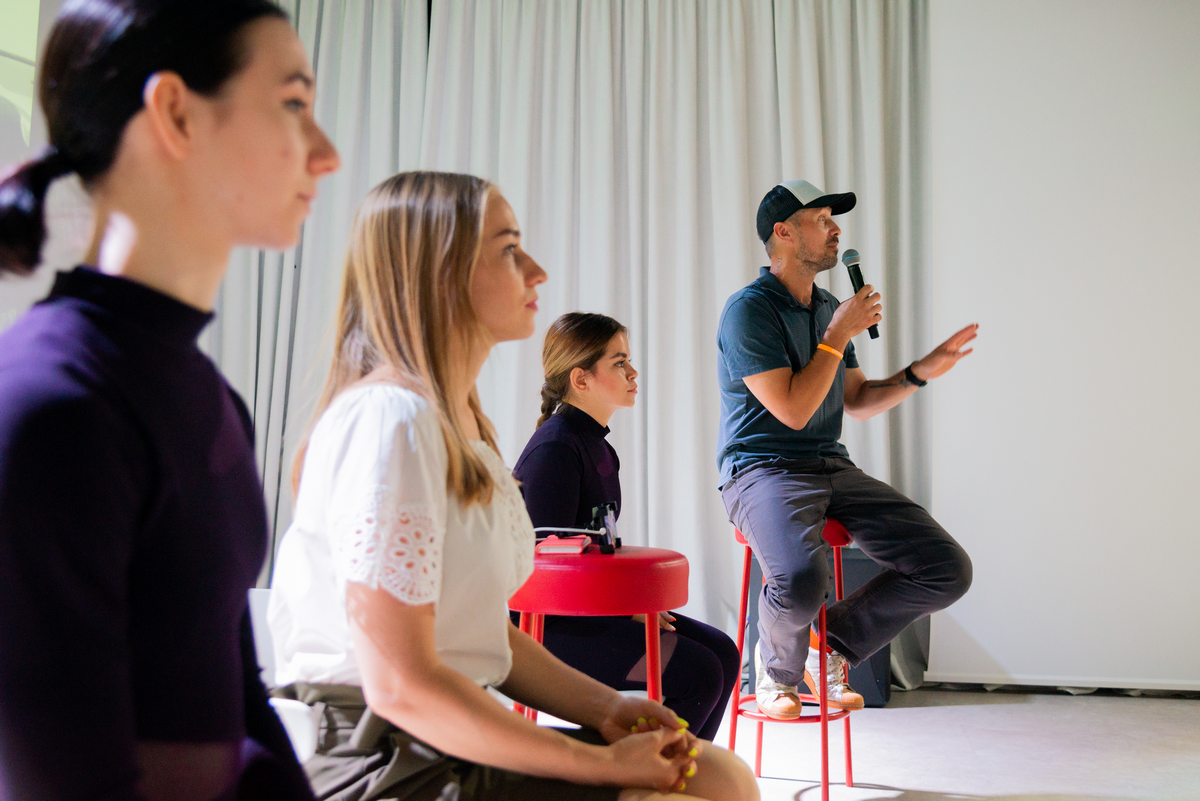 Что-то новенькое: в Харькове презентовали ALTstage — технологию создания виртуального театра на клавиатуре ноутбука фото 17 16