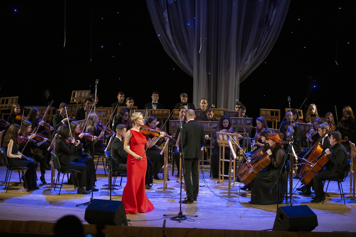 В Харькове зазвучит "Красная скрипка" Страдивари: репетиция пройдет под открытым небом фото 2 1