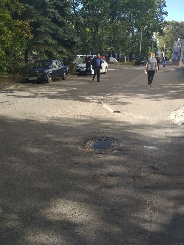 Юрий Сороколат приехал к отделению хирургии. Фото: KHARKIV Today