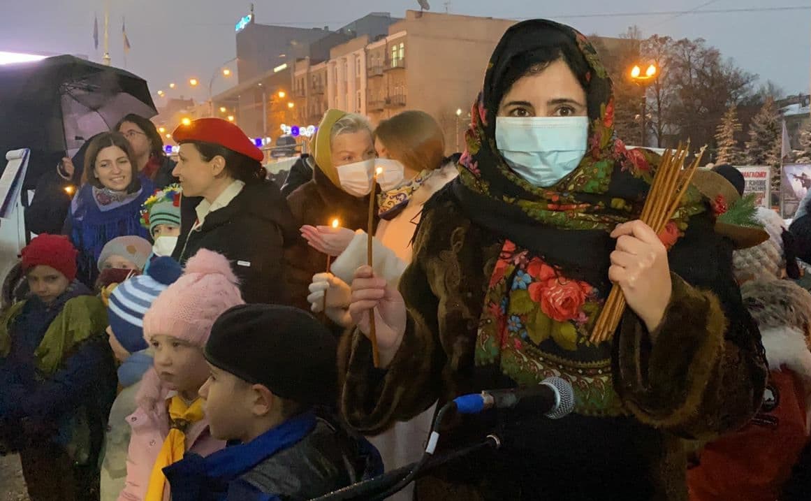 Передача Вифлеемского огня и пение колядки: в Харькове открылся "Вертеп-фест 2021" фото 7 6