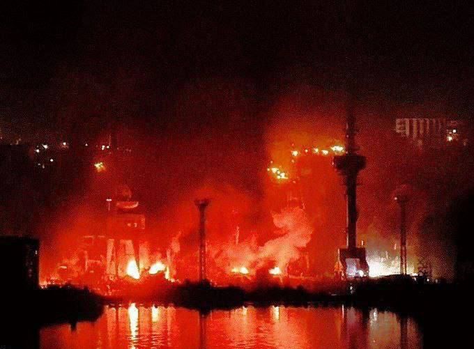 В ГУР подтвердили повреждение десантного корабля и подводной лодки РФ в Севастополе.