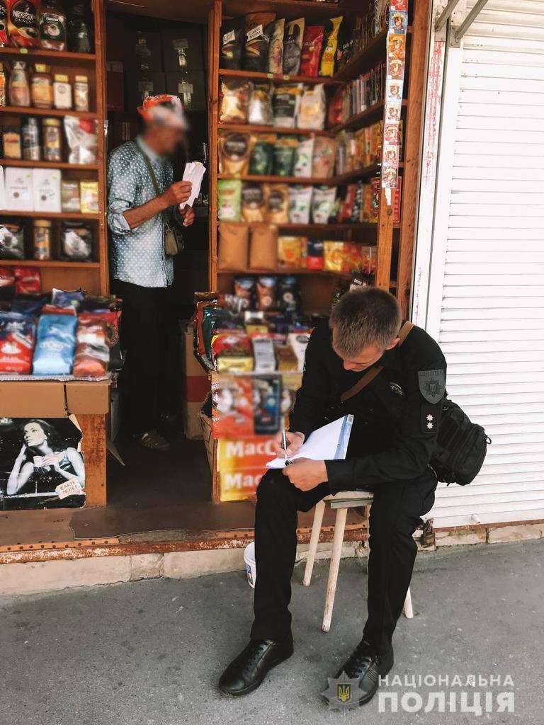 В Харькове на Центральном рынке продавали гуманитарку.