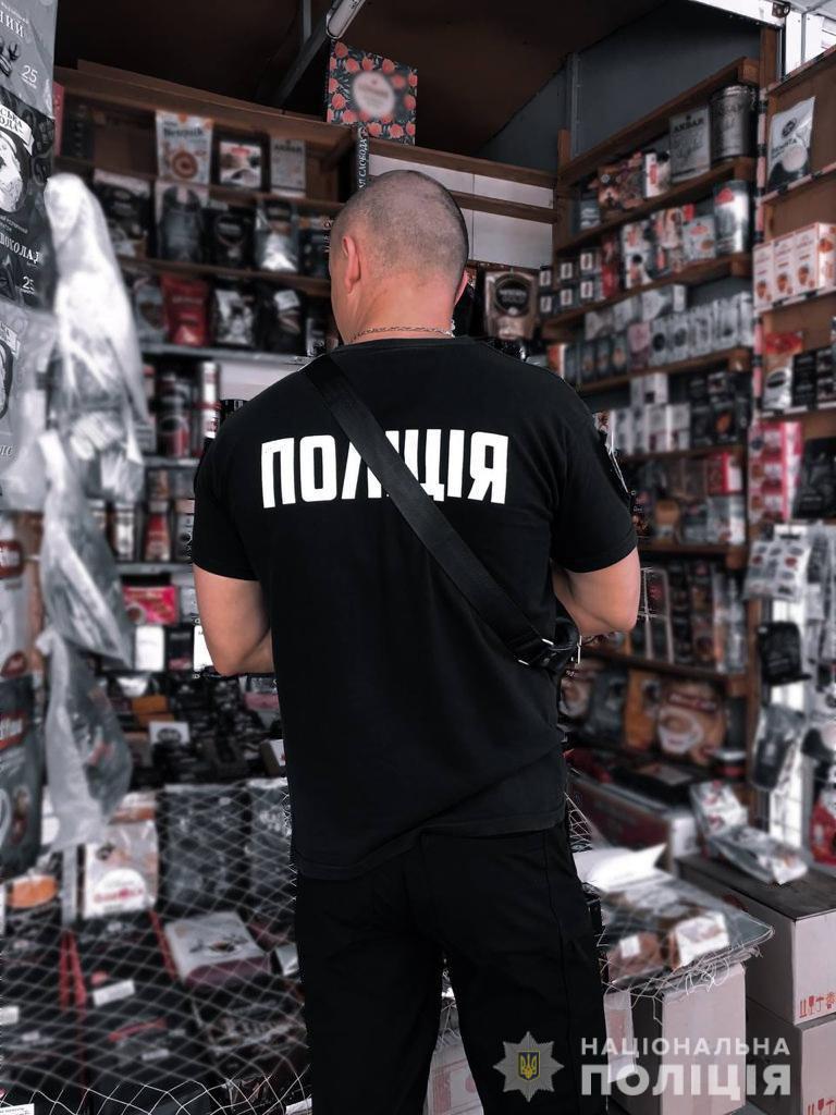 В Харькове на Центральном рынке продавали гуманитарку.