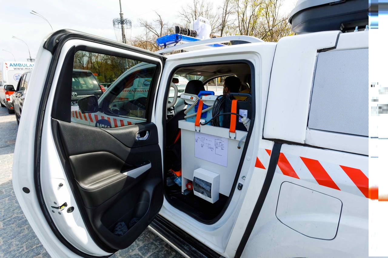 До Харкова прибули автомобілі швидкої допомоги підвищеної прохідності.