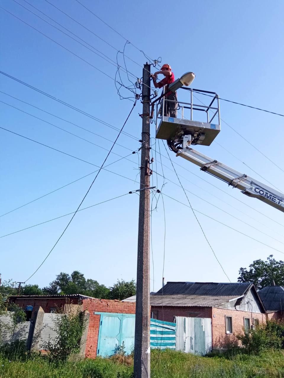 В Чугуев и Печенеги вернули свет после обстрелов.