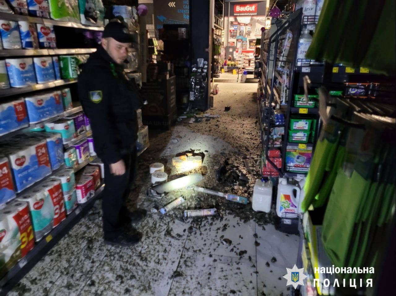 Россияне обстреляли харьковский "Эпицентр".