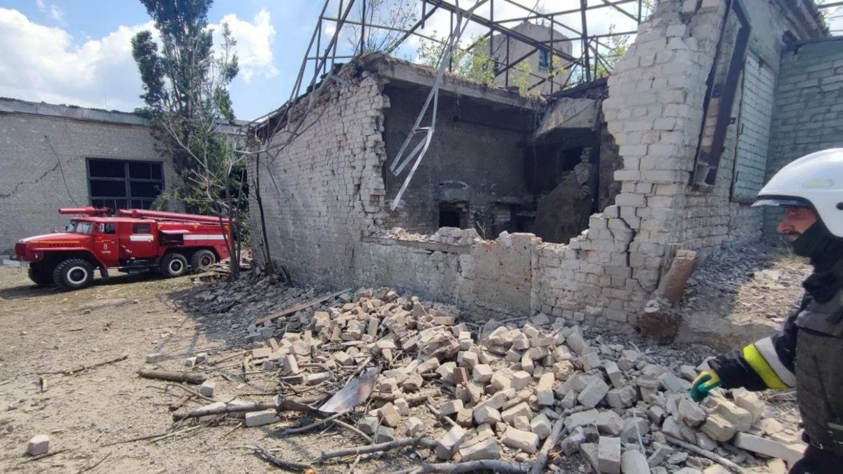 Мешканців Харкова просять без потреби не виходити на вулиці міста.