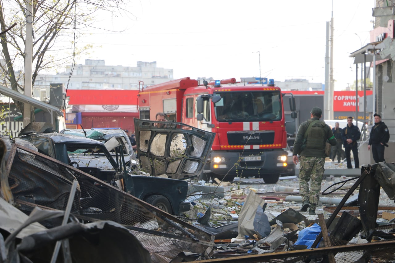 Двое погибших: оккупанты обстреляли два района Харькова ракетами "Калибр".