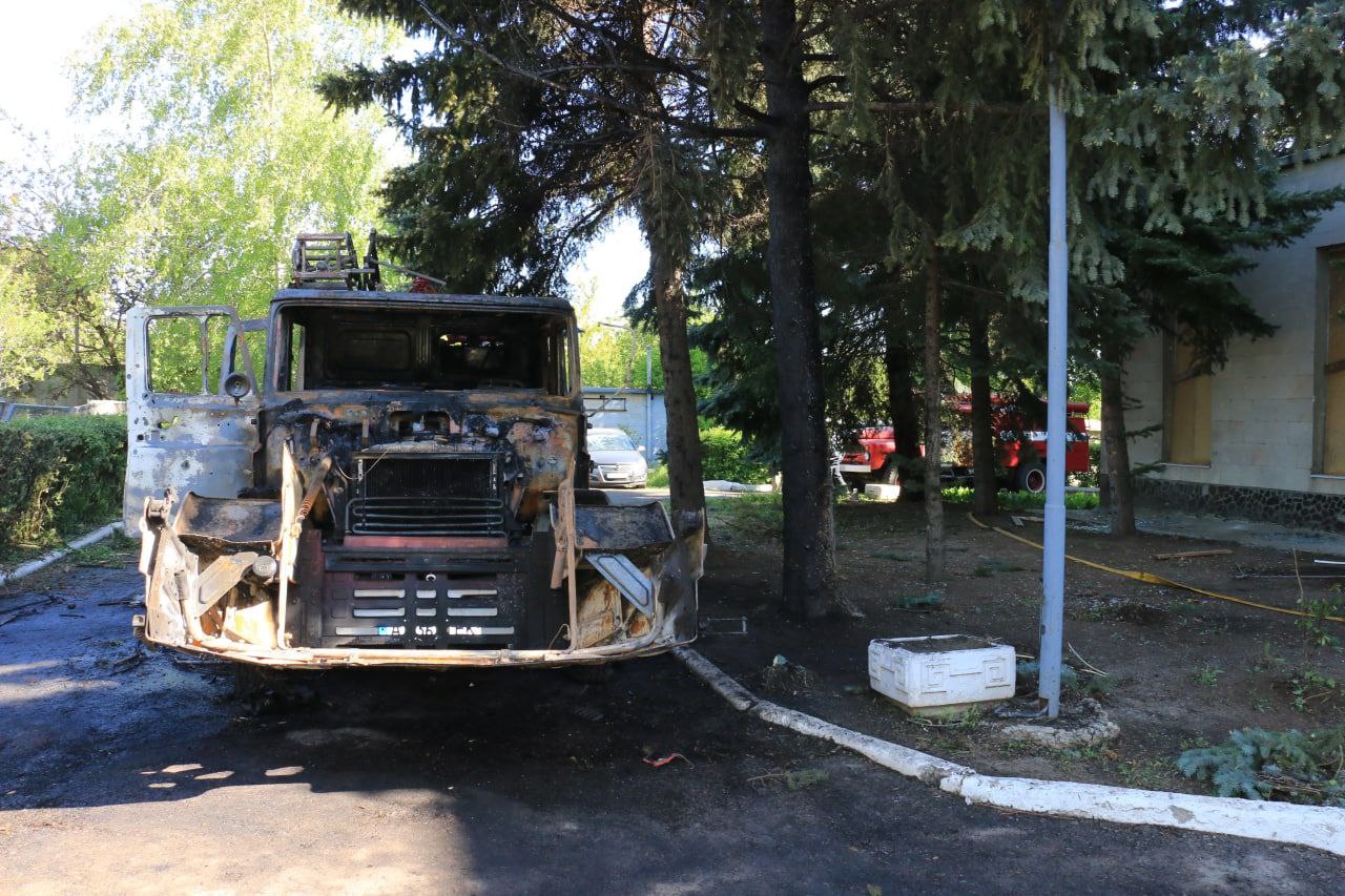 Постраждали багатоповерхівка та пожежна частина: росіяни обстріляли Київський район фото 4 3