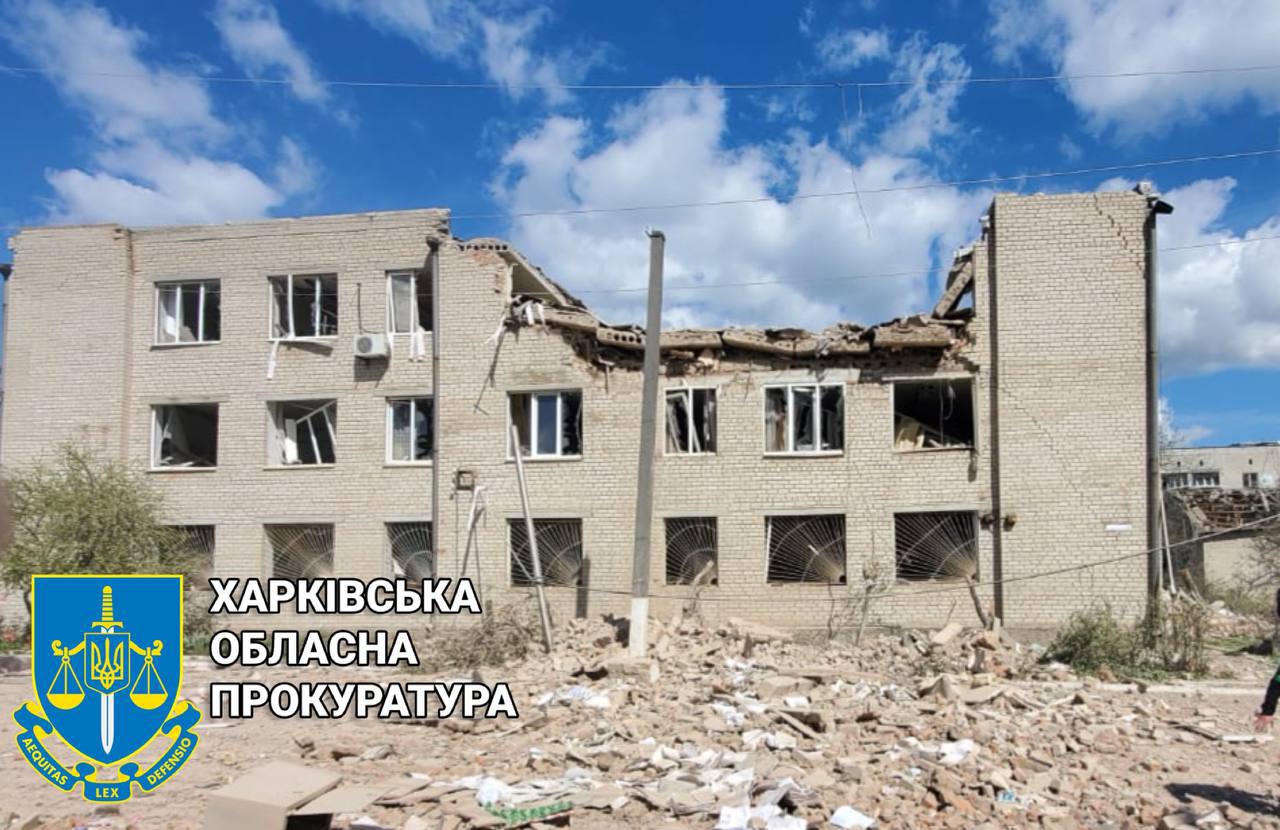 Есть погибшие и раненые: после массированного обстрела Покотиловки люди оказались под завалами.