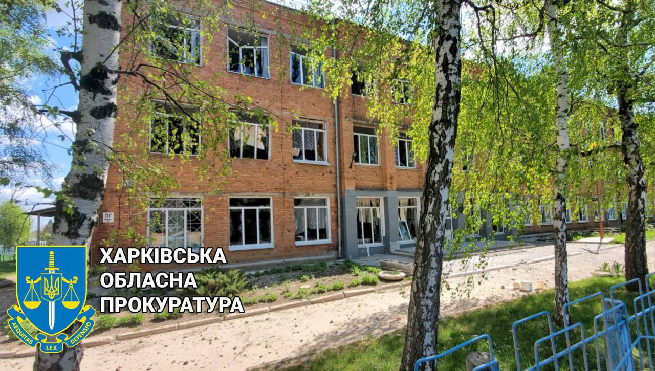 Есть погибшие и раненые: после массированного обстрела Покотиловки люди оказались под завалами.