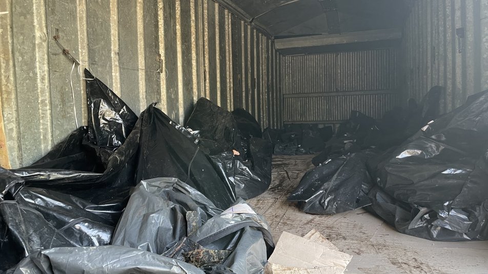 "Не забирають з початку війни": де у Харкові зберігають останки загиблих окупантів.