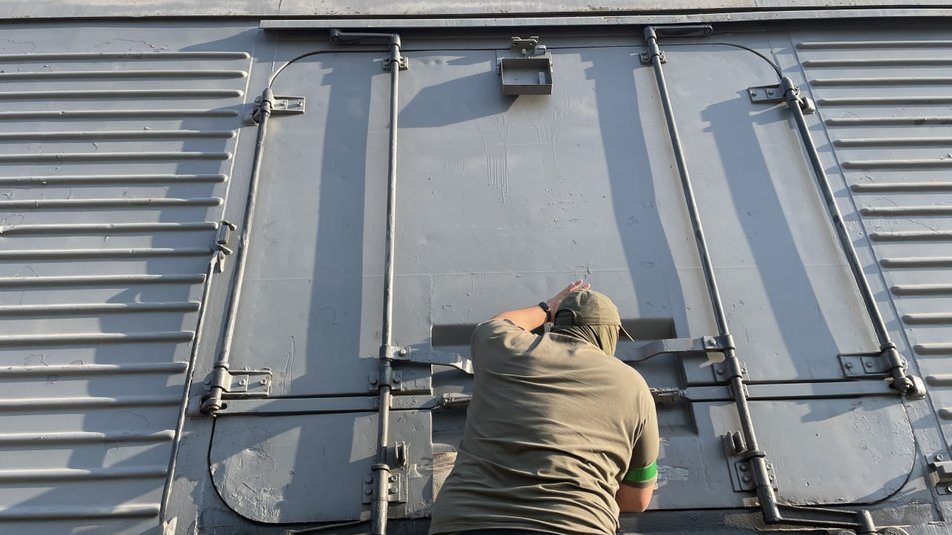 "Не забирають з початку війни": де у Харкові зберігають останки загиблих окупантів.